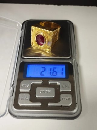 Sello oro 18K con piedra roja