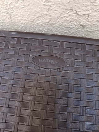 Cajonera de plástico marrón con ruedas