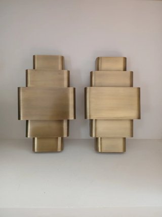 2 Apliques de metal dourado.