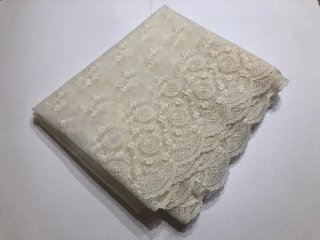 TUL CON BORDADO FLORAL