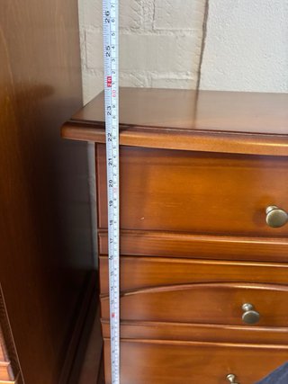 Cómoda y 2 mesillas de madera