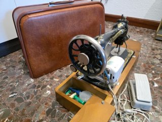 Máquina de coser Singer antigua