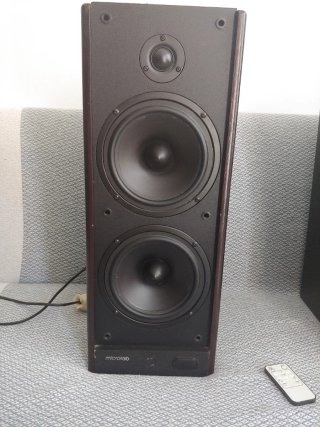 Microlab Solo 7C amplificados.By Peter Larson