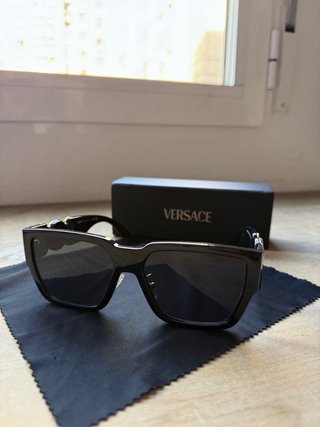 Gafas Versace Negras y Doradas