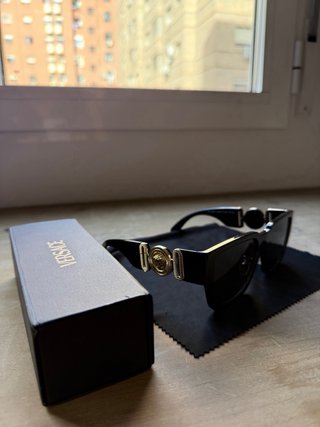 Gafas Versace Negras y Doradas