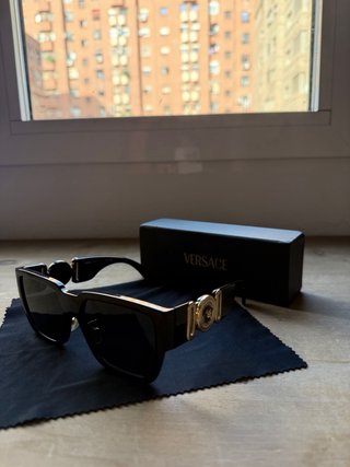 Gafas Versace Negras y Doradas