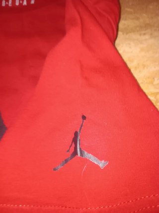 Camiseta Jordan Roja Jumpman y pantalon
