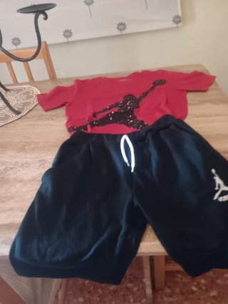 Camiseta Jordan Roja Jumpman y pantalon