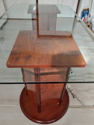 Mesa de salón elegante cristal y madera