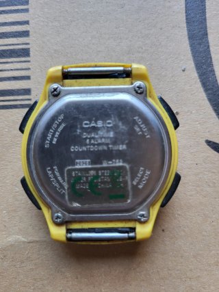 Reloj Casio Plata y Amarillo 100M