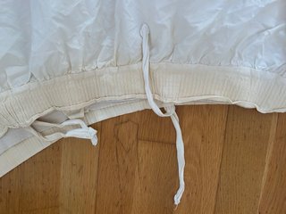 Falda de cama 1,50m blanca con cordones para atar
