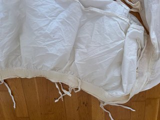 Falda de cama 1,50m blanca con cordones para atar