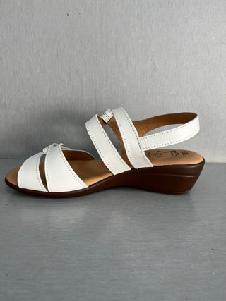 Sandalias de piel blancas talla 37 Nuevas