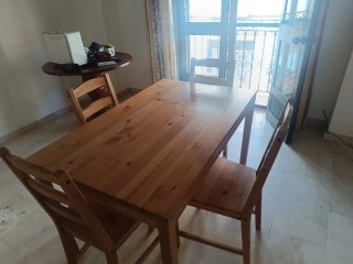 Conjunto mesa y 4 sillas de madera