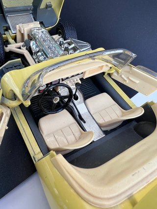 Jaguar E-Type Burago 1/18 Amarillo
