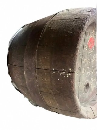 Barril antiguo Cruzcampo de roble americano siglo XX