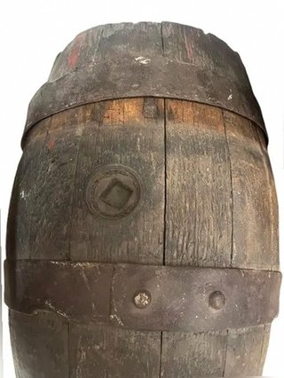 Barril antiguo Cruzcampo de roble americano siglo XX