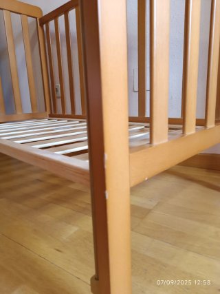 Mini cama/ cuna de madera