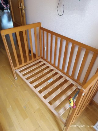 Mini cama/ cuna de madera