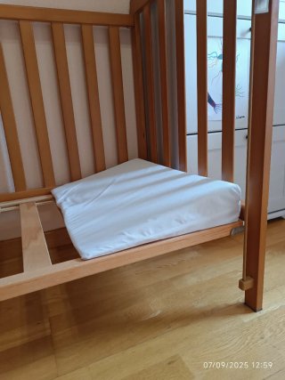 Mini cama/ cuna de madera