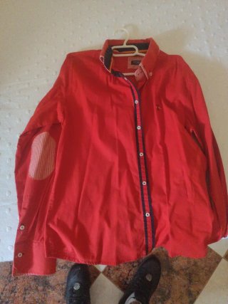 Camisa de hombre roja