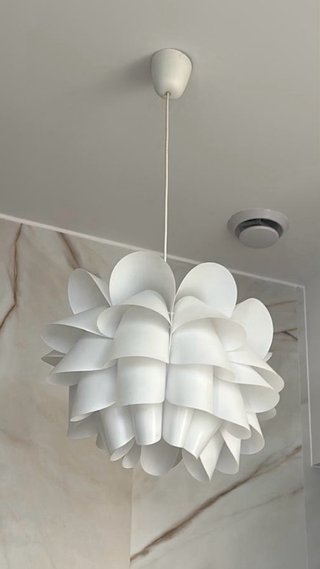 Dos Lámparas colgantes de papel blanco