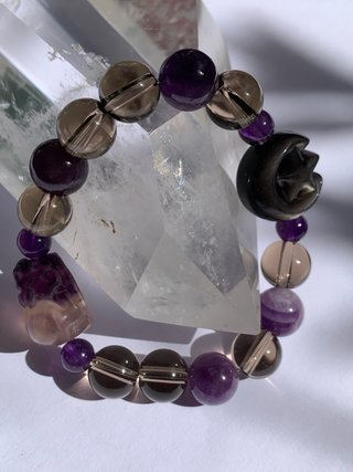 Pulsera de Cristales Naturales con Pixiu y Amuleto