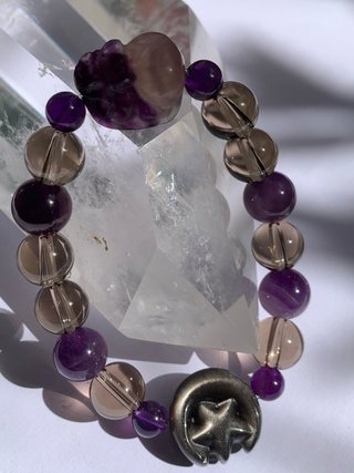 Pulsera de Cristales Naturales con Pixiu y Amuleto