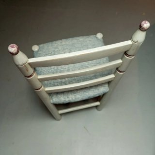 Silla pequeña pintada a mano