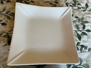 Juego 2 platos cuadrados blancos de decoración