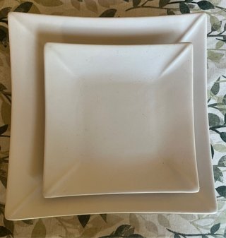 Juego 2 platos cuadrados blancos de decoración