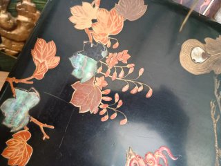 Caja japonesa Era Meiji lacada nácar, polvo de oro