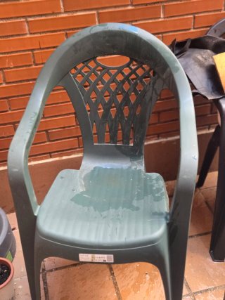 Mesa y 5 Sillas Exterior marron mas 1 silla verde