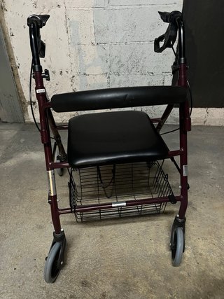Andador de adulto con asiento, respaldo y cesta