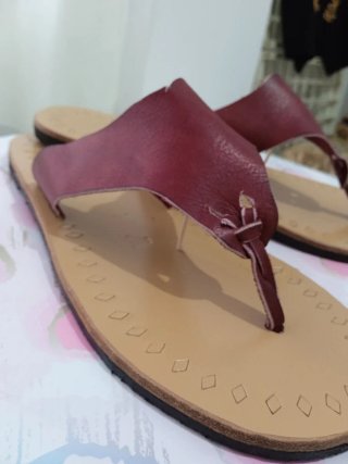 Sandalias de piel Lorena color burdeos
