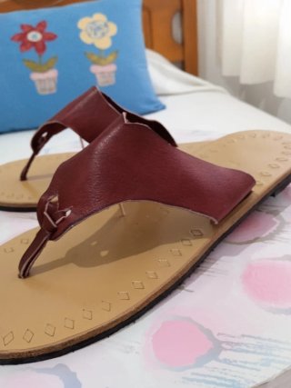 Sandalias de piel Lorena color burdeos