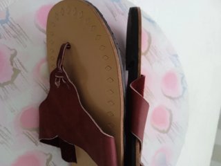 Sandalias de piel Lorena color burdeos