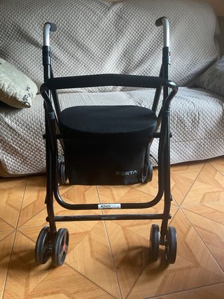 Andador ligero con asiento y respaldo