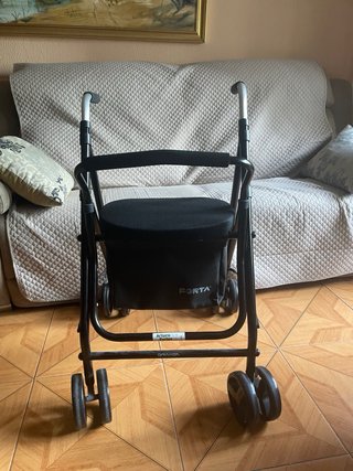 Andador ligero con asiento y respaldo