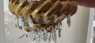 Lámpara de pared cristal y metal dorado