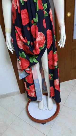 Abito lungo floreale nero e rosso