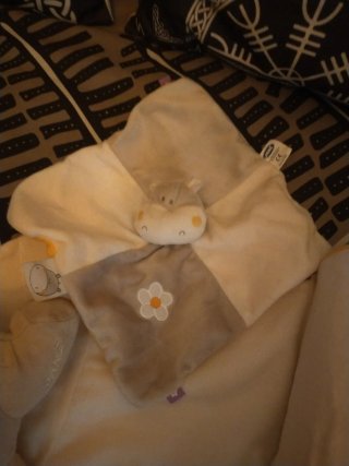 Antivuelco bebé cojín y peluche hipopótamo