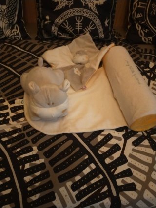 Antivuelco bebé cojín y peluche hipopótamo