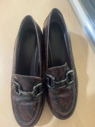 Zapatos mocasines piel serpiente El Corte Inglés