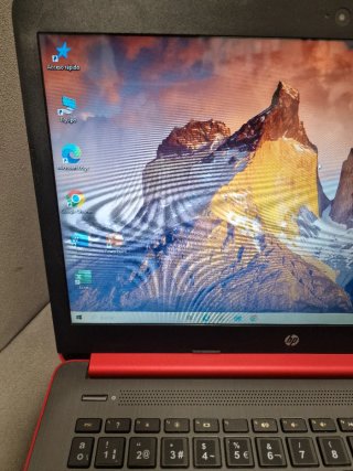 HP 14-cm0 Portátil Negro y Rojo