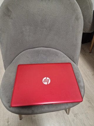 HP 14-cm0 Portátil Negro y Rojo