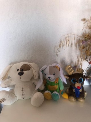 Lote 3 peluches: perro, conejo y reno