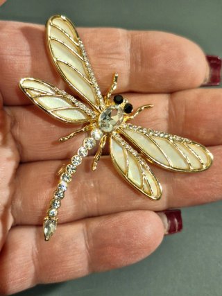Broche libélula dorado con pedrería joyas de mujer
