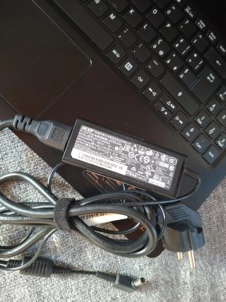 Ordenador portátil Acer slim gama alta