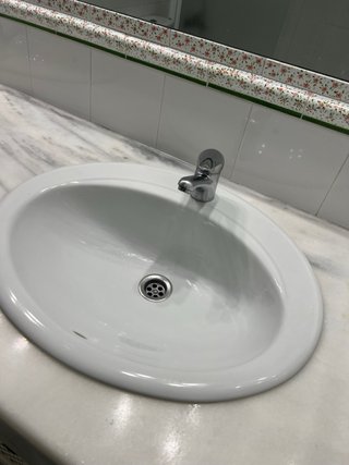 Baño completo: WC, bidet, bañera, lavabos y grifos